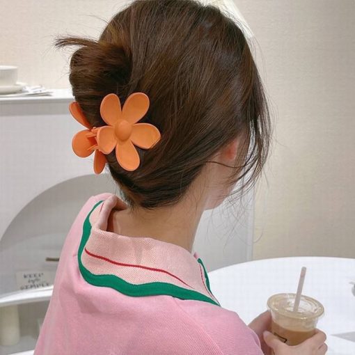 Flower shaped hair claw