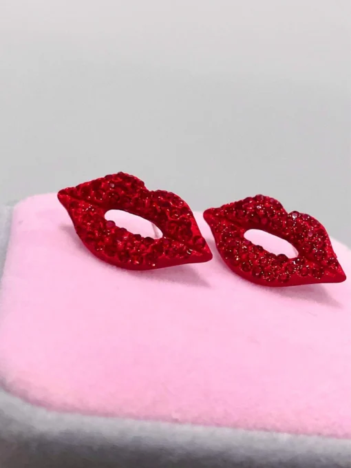 SHEIN Rhinestone Lips Stud Earrings